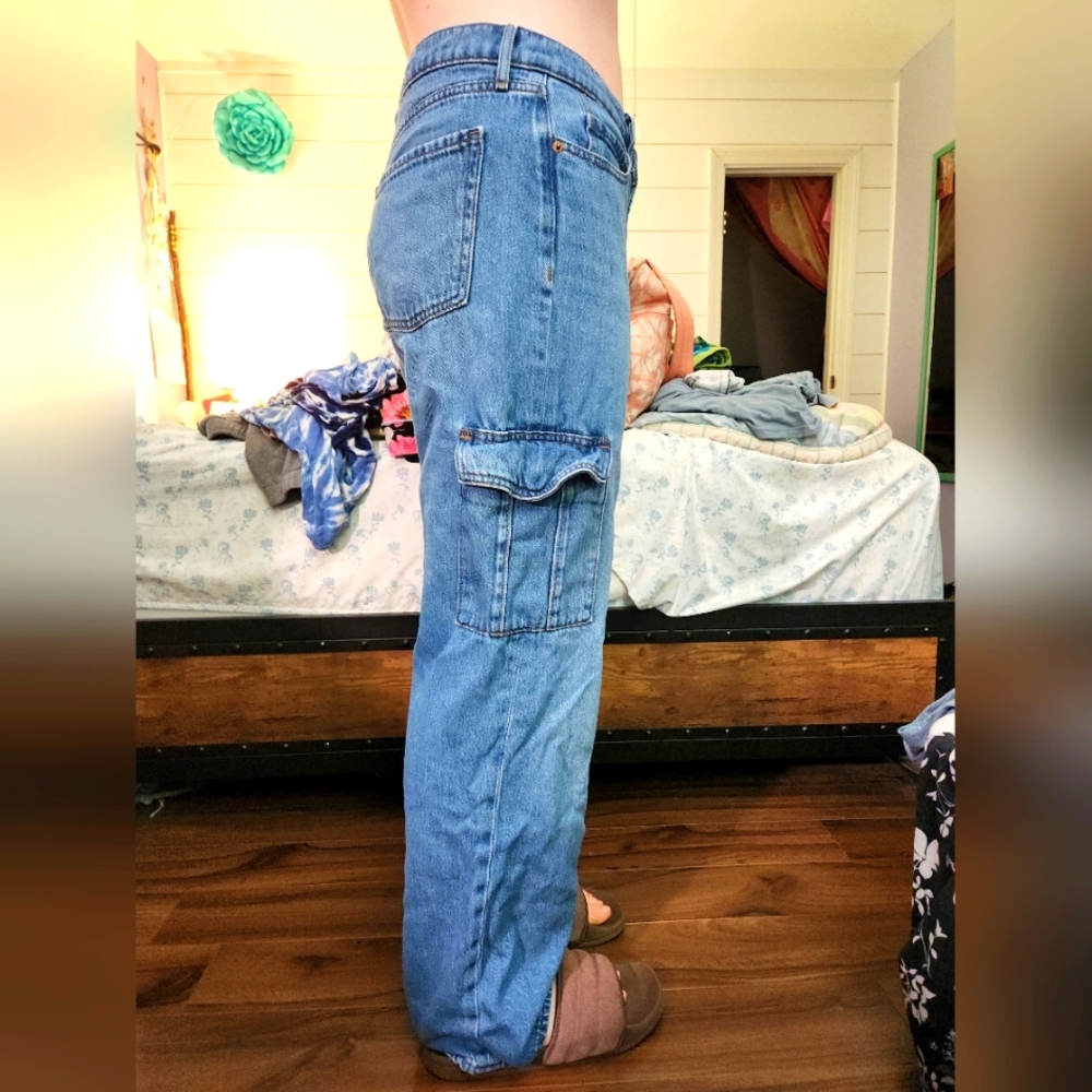 Old Navy Size 12 Sky-Hi Wide Leg Denim Cargo Jeans, Blue